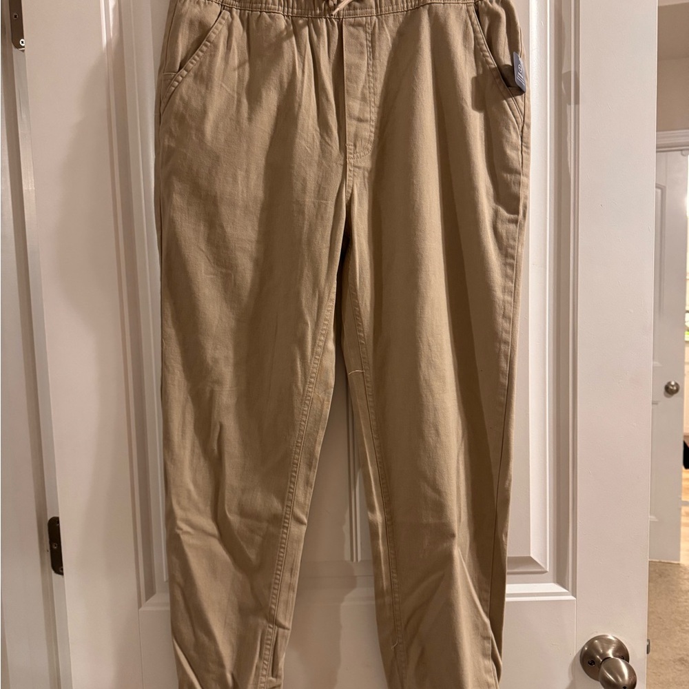 NEW with tags! 
Izod Men's Drawstring Chino Pants in Khaki Tan
